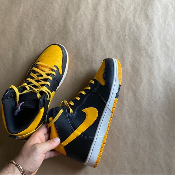 Mens Rare Nike Dunk Cmft University Gold/Black-White Shoes - Picture 7 of 11